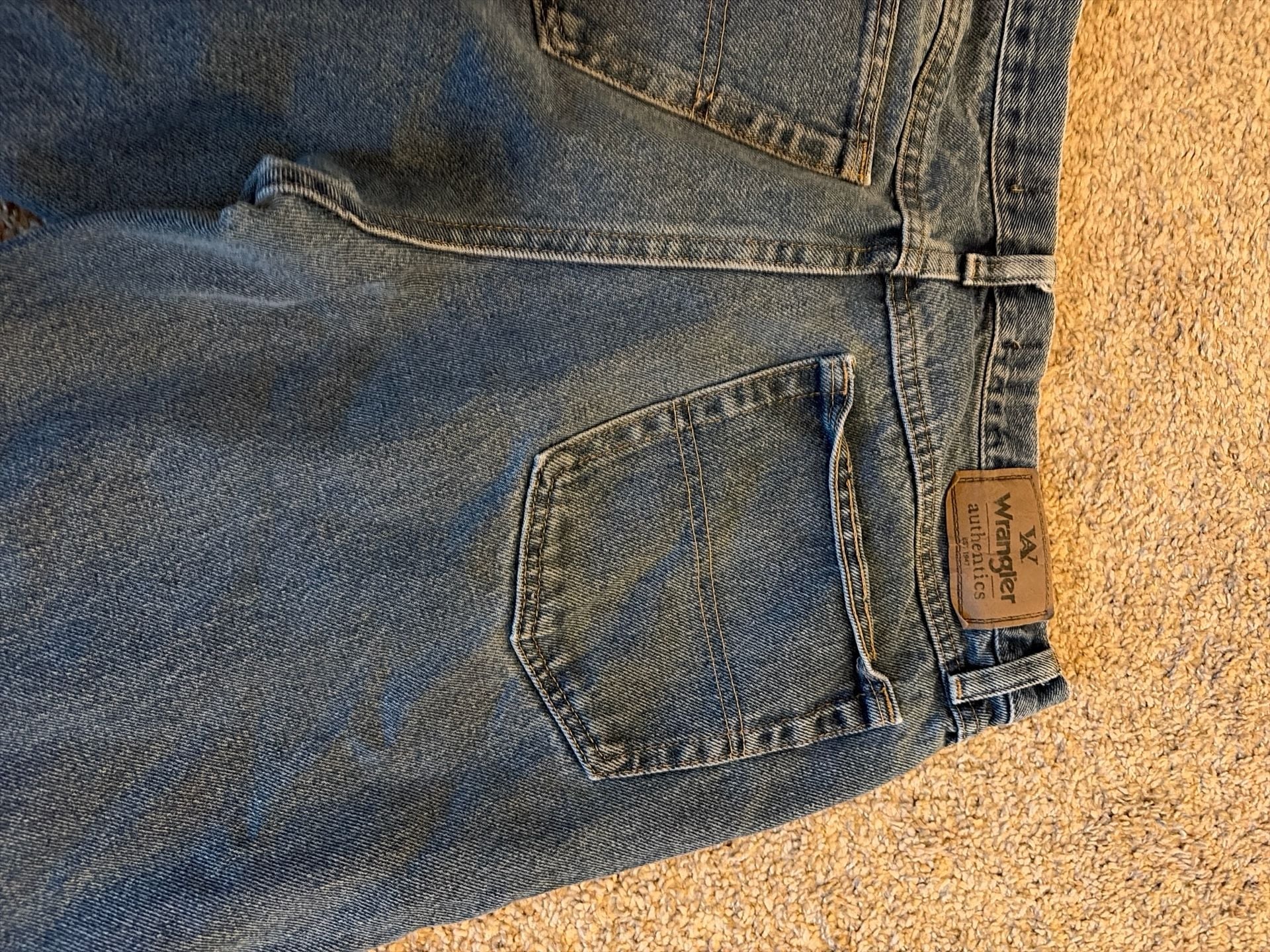 Wrangler Authentics Men's Distressed Relaxed Fit Jeans Size 32x34 Blue Denim 9