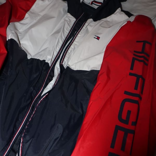  Tommy Hilfiger -Large 