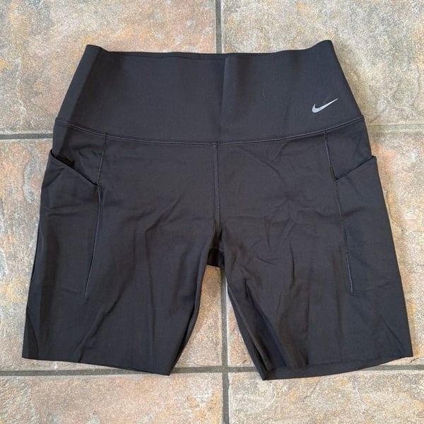 Nike Universa Women's Dri-FIT Training Medium-Support High-Waisted 8" Biker Shorts with Pockets