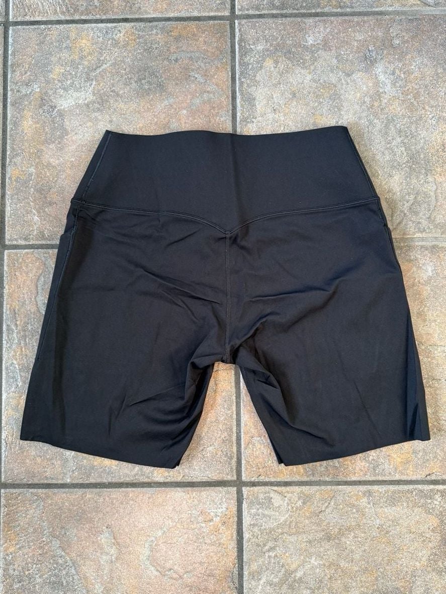 Nike Universa Women's Dri-FIT Training Medium-Support High-Waisted 8" Biker Shorts with Pockets 3