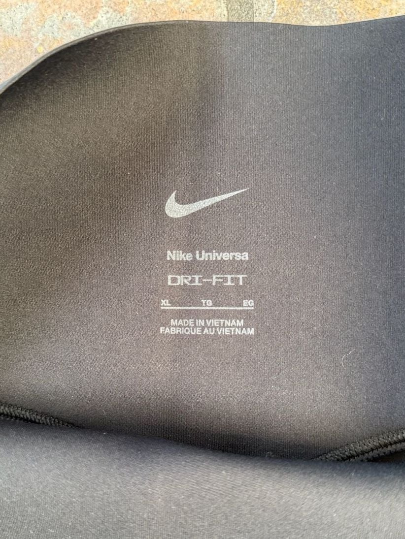 Nike Universa Women's Dri-FIT Training Medium-Support High-Waisted 8" Biker Shorts with Pockets 4