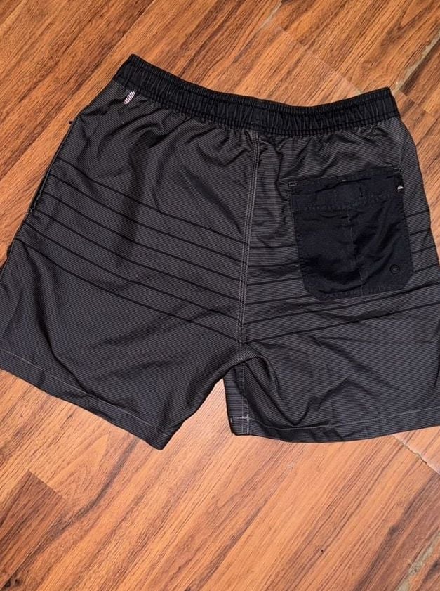 Mens medium Quiksilver Gray striped Volley shorts 7
