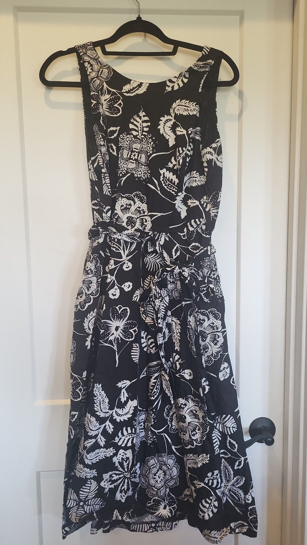 Tahari Arthur S. Levine Black and White Floral Sleeveless Sateen Belted Midi Dress, 8 2