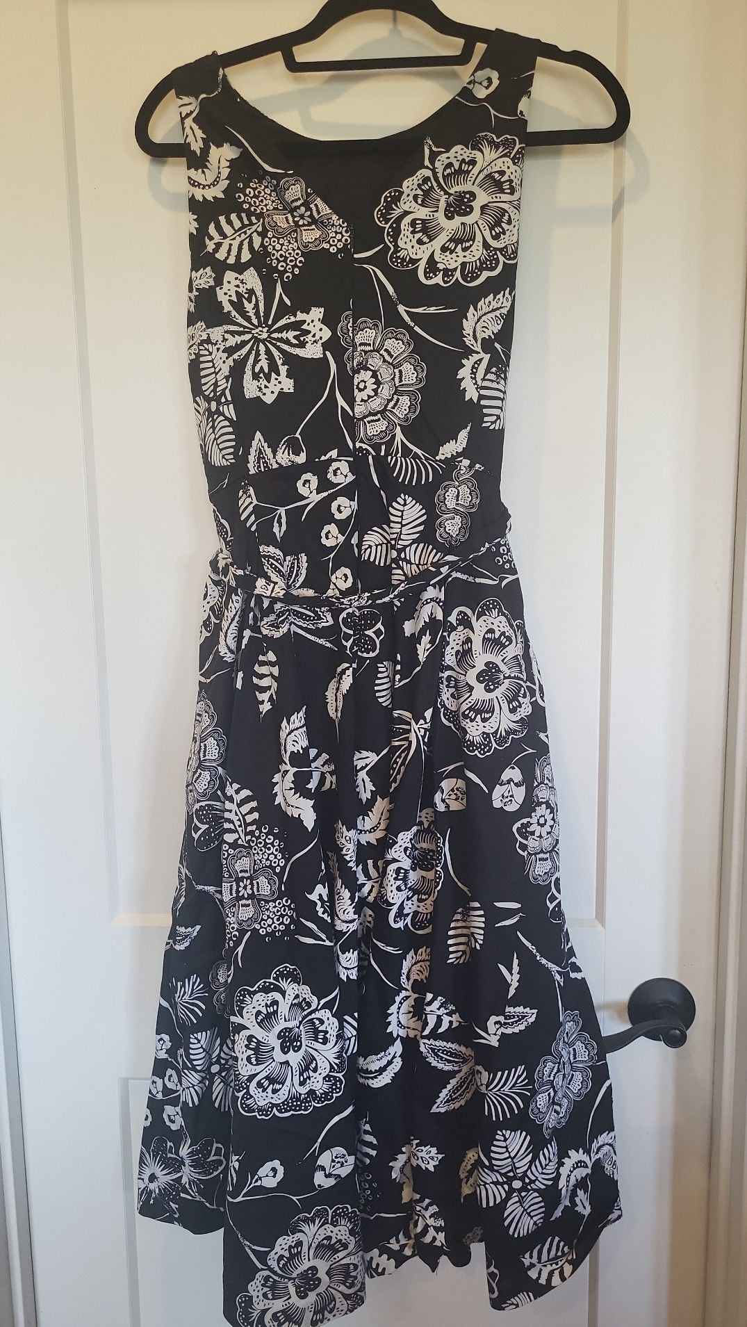 Tahari Arthur S. Levine Black and White Floral Sleeveless Sateen Belted Midi Dress, 8 3