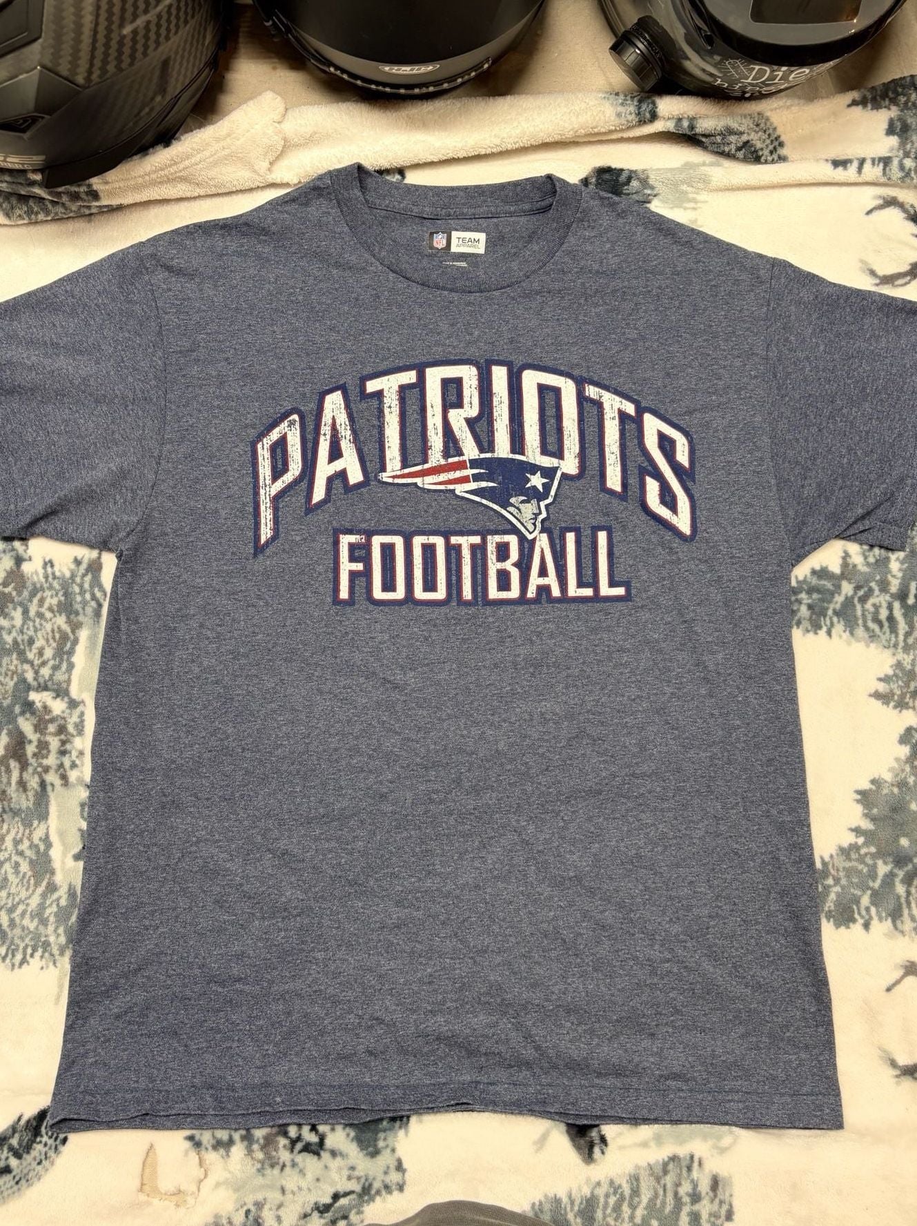 New England Patriots NFL Team Apparel Men's Large Heather Blue Graphic T-Shirt 6