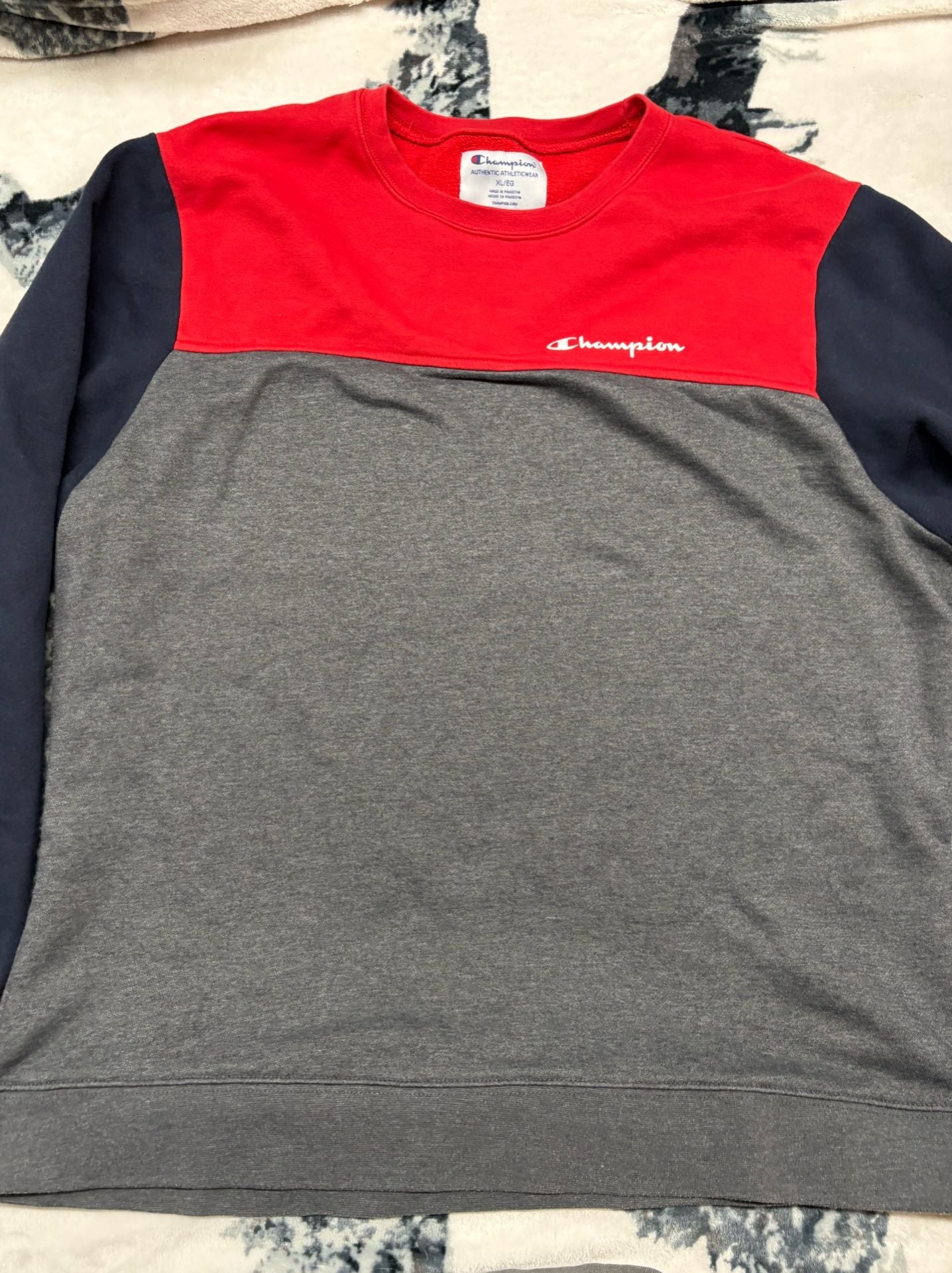 Champion long sleeve Crewneck sweatshirt. Fantastic... 4