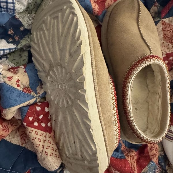 UGG Women's Tasman Slipper Sand Dark Cherry Size 10