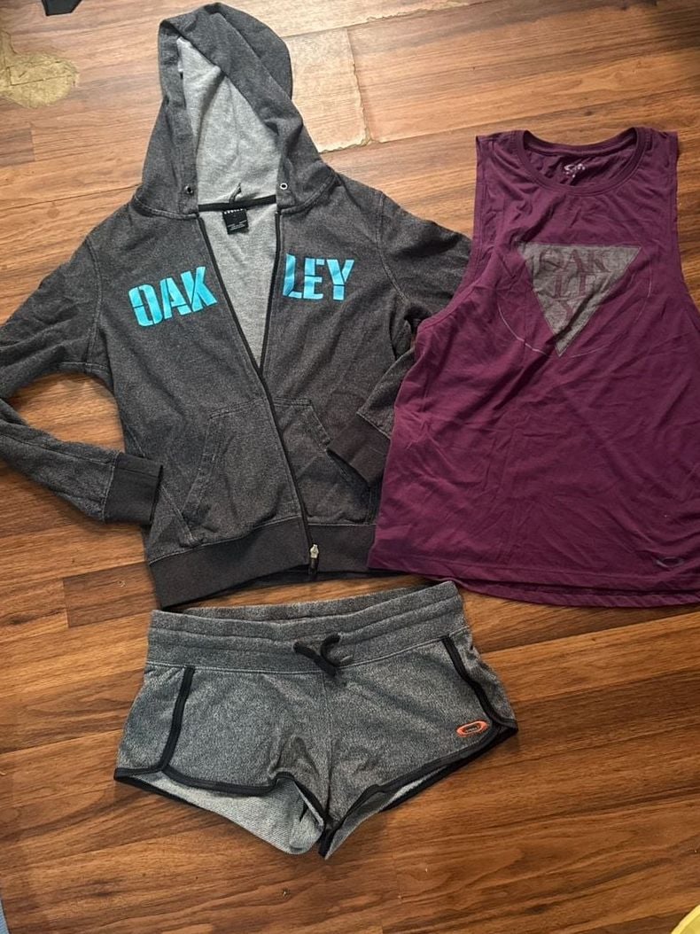 Oakley Women's 3-Piece Activewear Bundle - Hoodie, Muscle Tank, and Shorts S 1