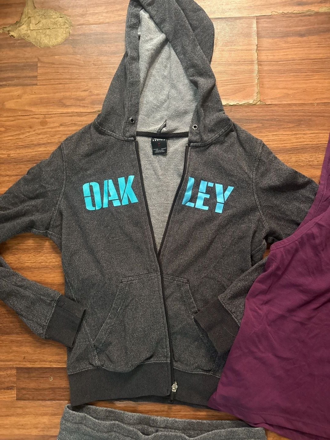 Oakley Women's 3-Piece Activewear Bundle - Hoodie, Muscle Tank, and Shorts S 2