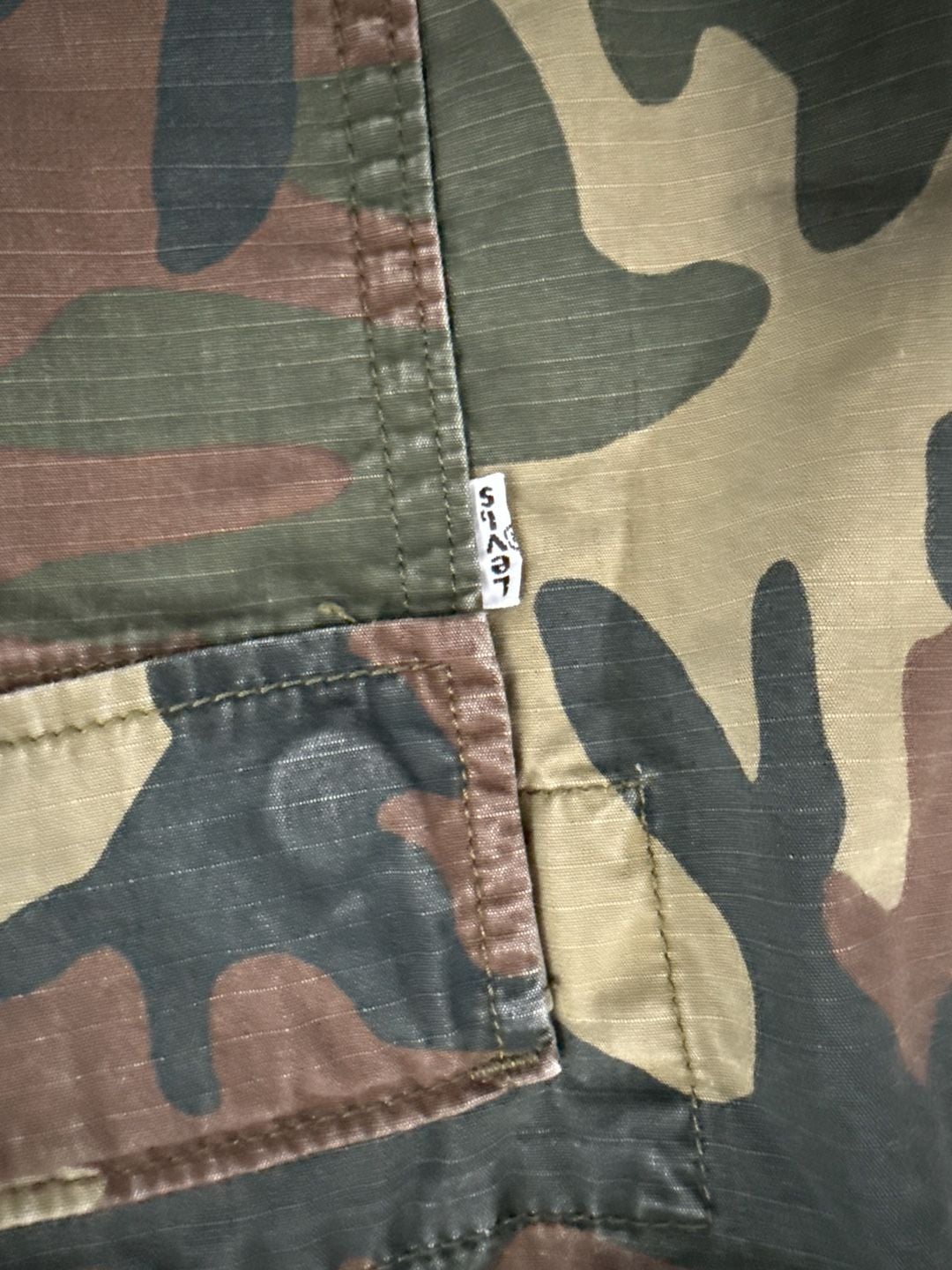 Levi's Men's XX Relaxed-Fit Straight-Leg Ripstop Woodland Camo Cargo Pants 5