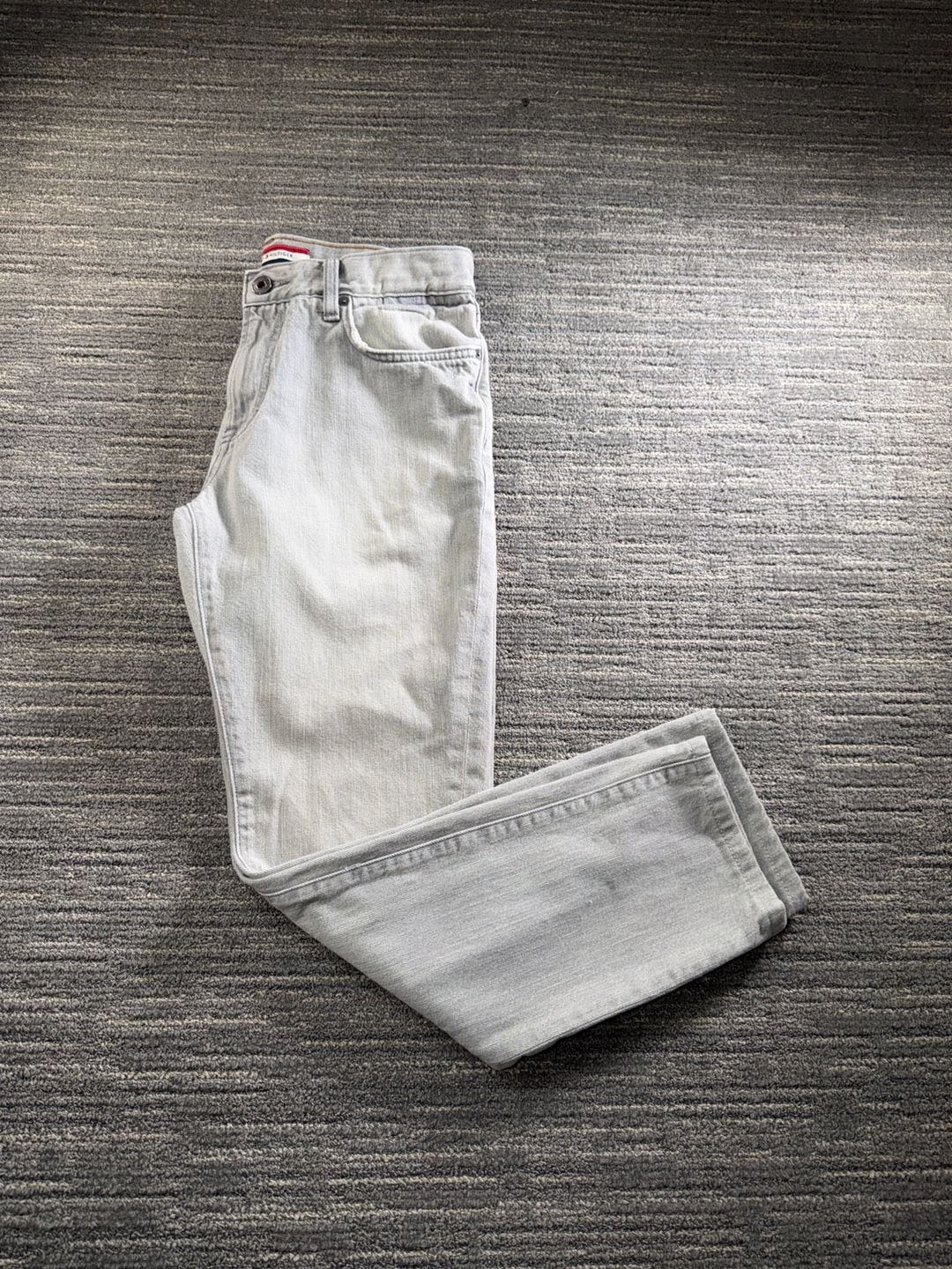 Tommy Hilfiger Men's 30x30 Straight Fit Jeans Light Wash Gray Bleach 2