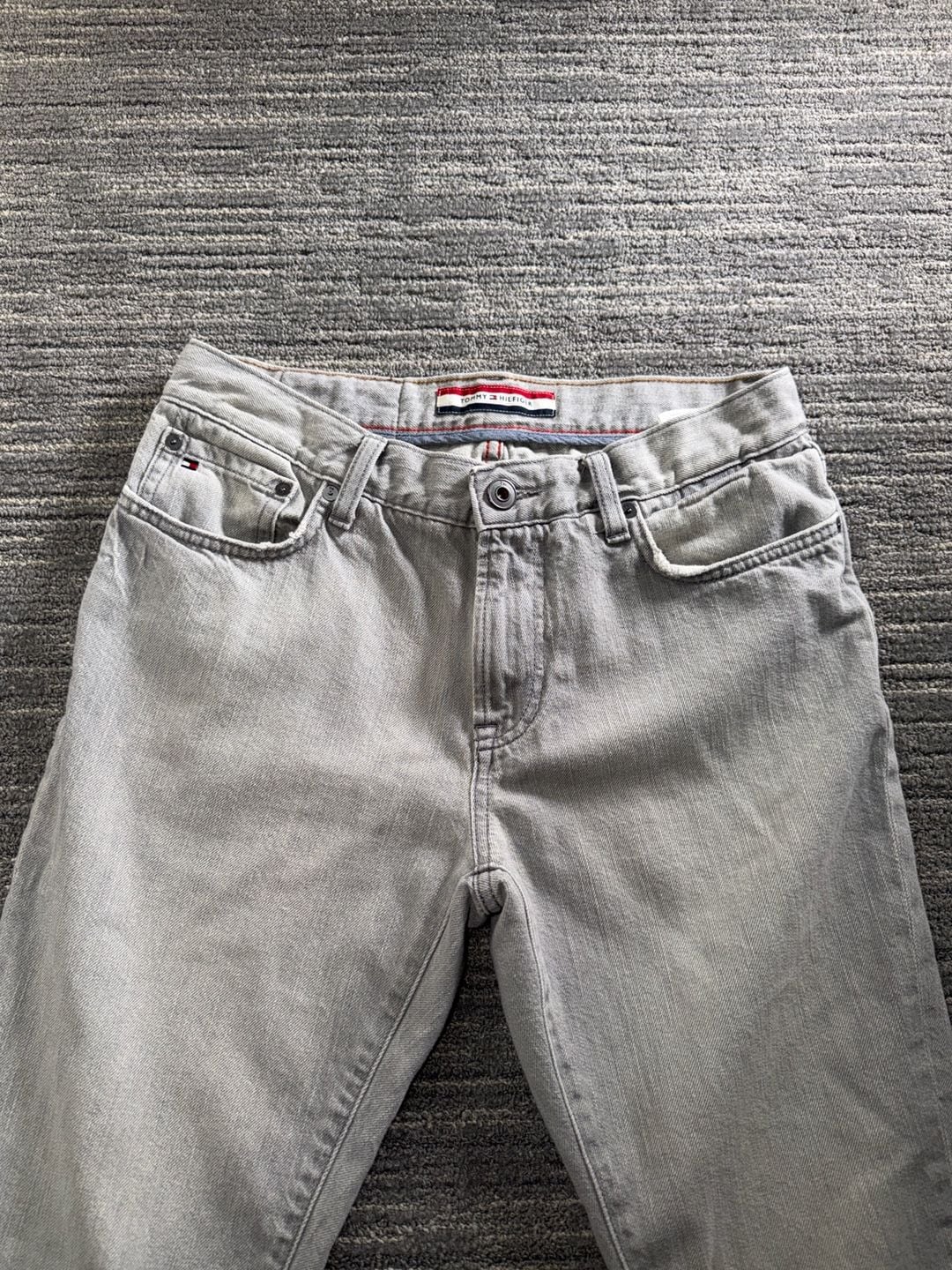 Tommy Hilfiger Men's 30x30 Straight Fit Jeans Light Wash Gray Bleach 3