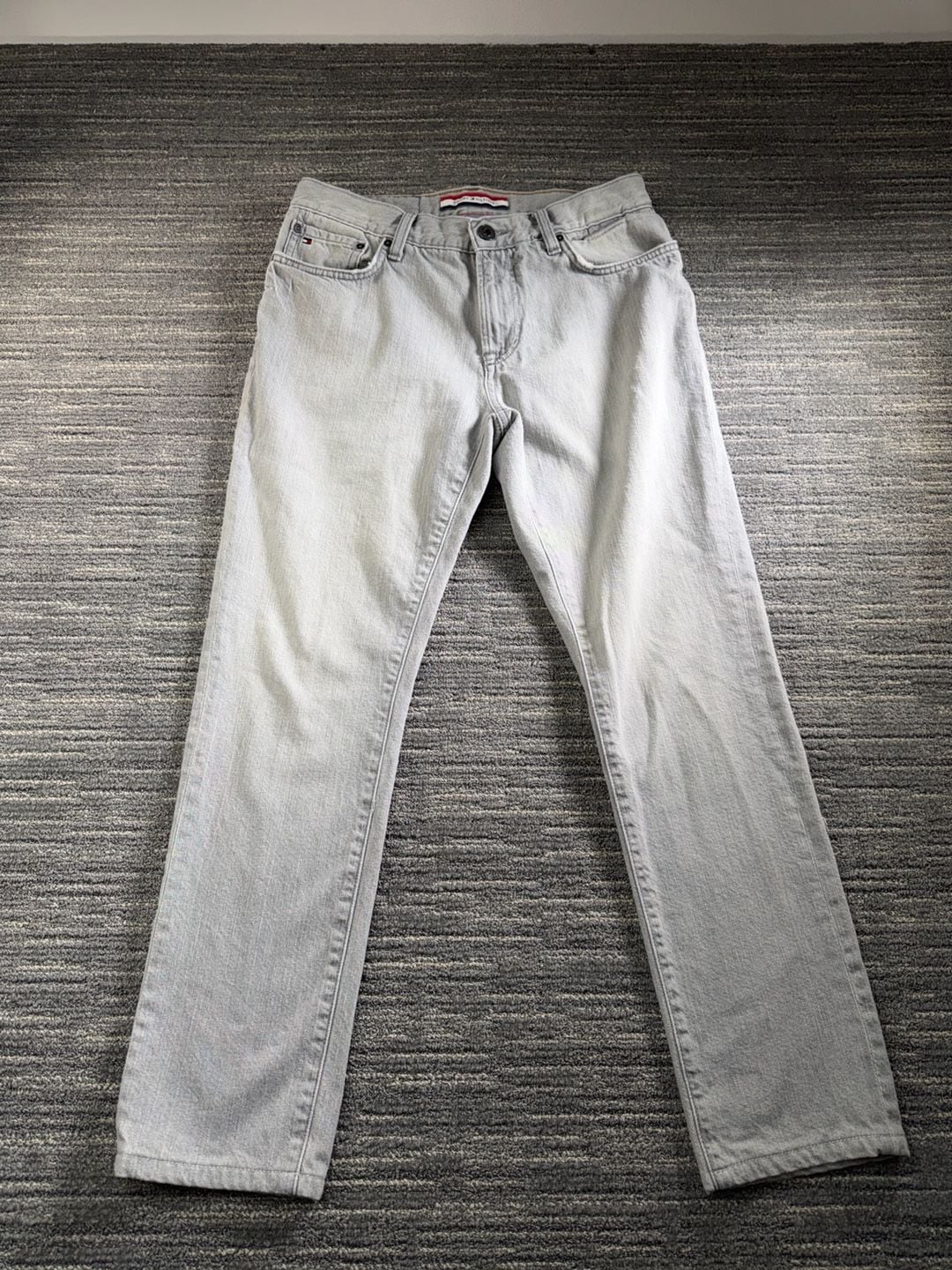 Tommy Hilfiger Men's 30x30 Straight Fit Jeans Light Wash Gray Bleach 4
