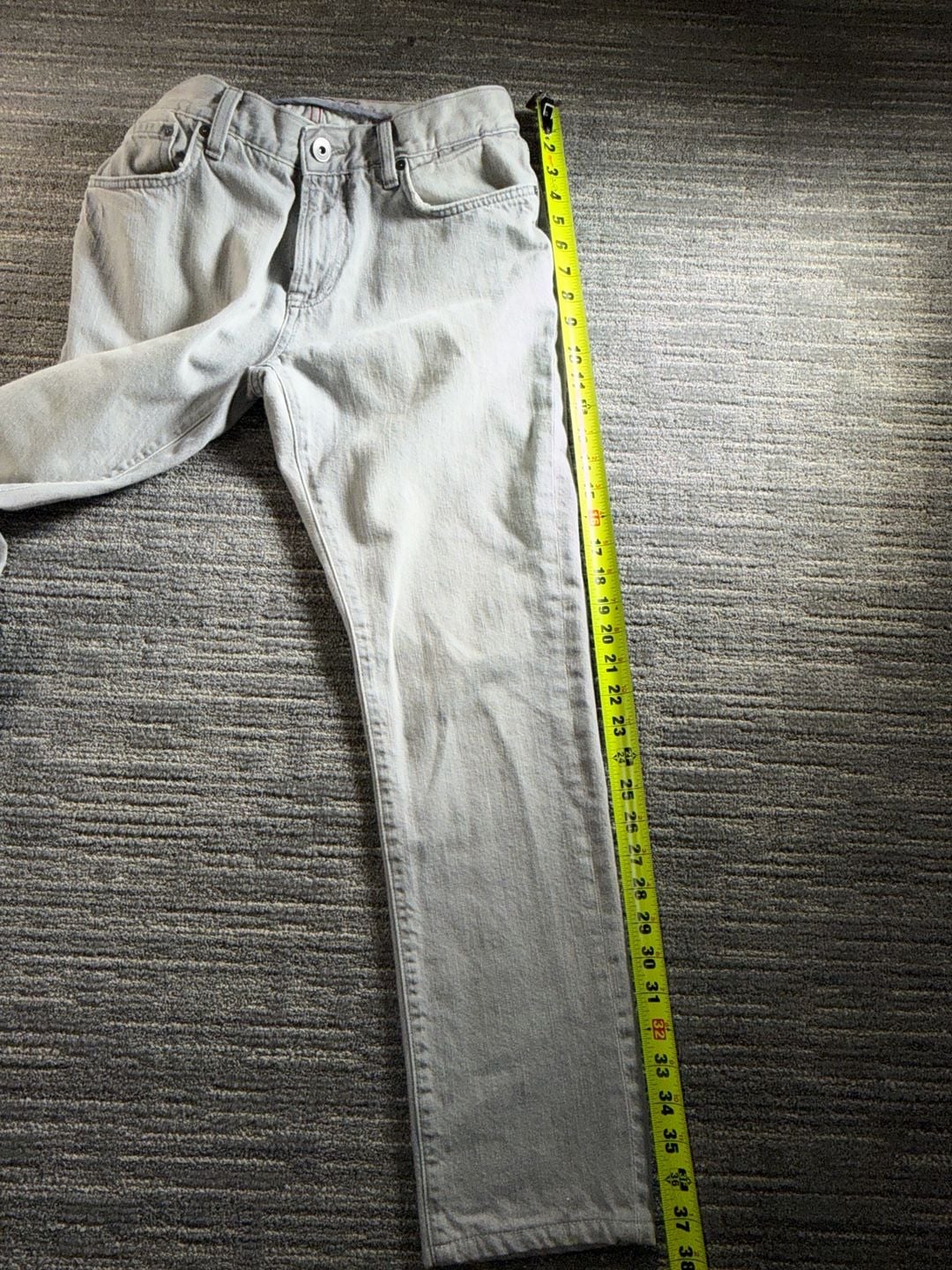 Tommy Hilfiger Men's 30x30 Straight Fit Jeans Light Wash Gray Bleach 7