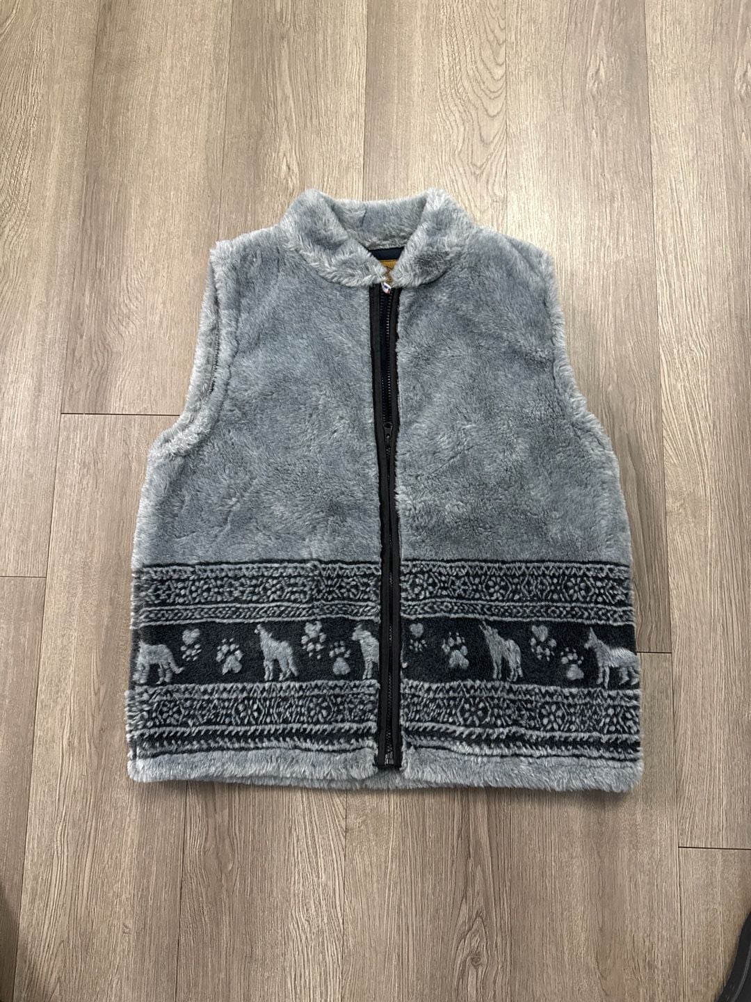 Vintage Bear Ridge Outfitters Grey Faux Fur Wolf & Paw Print Fleece Vest Made in USA Size Large 2