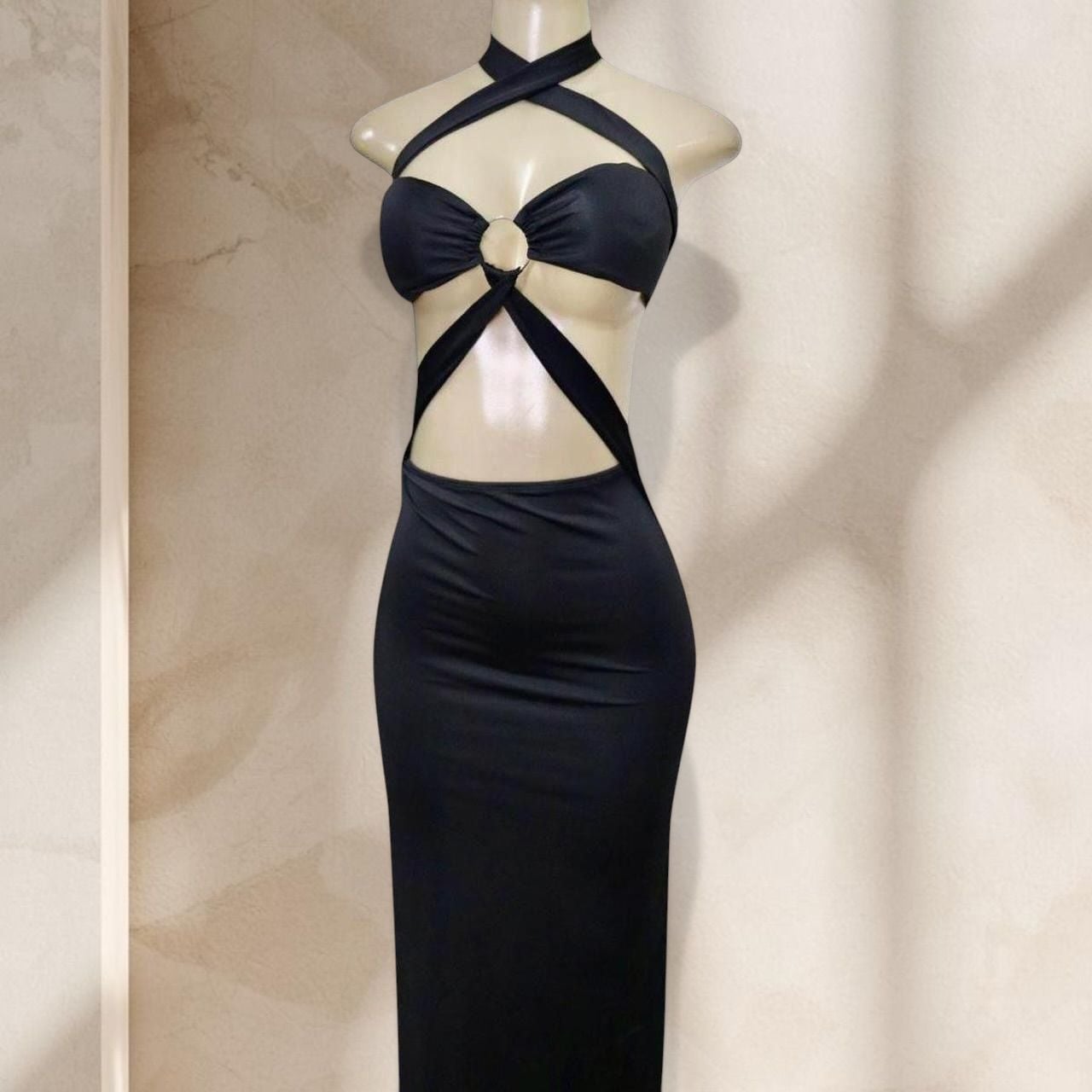 Black Cutout Maxi Dress – Halter Strap Bodycon Ring Detail Sexy Elegant ✧ S
1