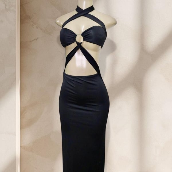 Black Cutout Maxi Dress – Halter Strap Bodycon Ring Detail Sexy Elegant ✧ S
