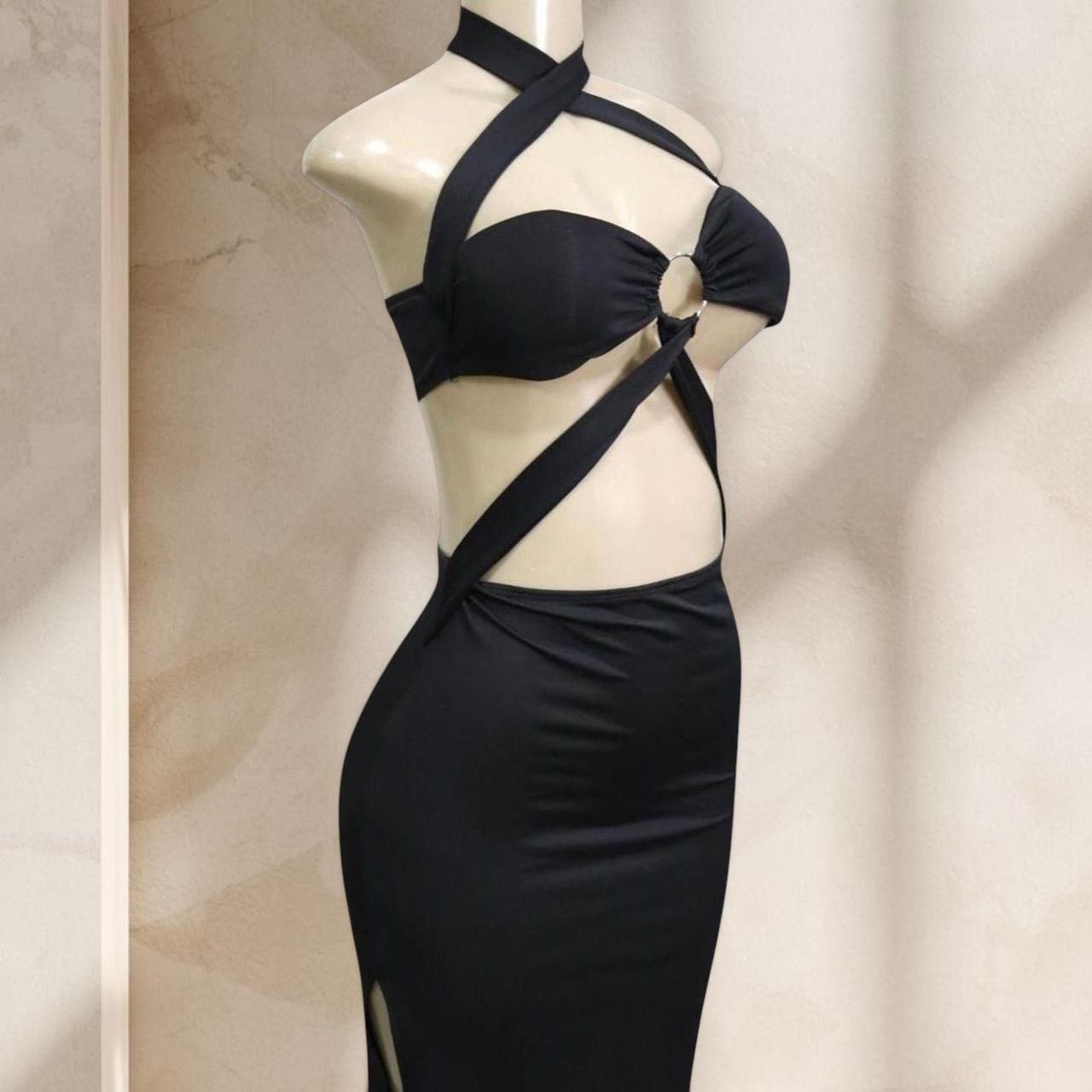 Black Cutout Maxi Dress – Halter Strap Bodycon Ring Detail Sexy Elegant ✧ S
2