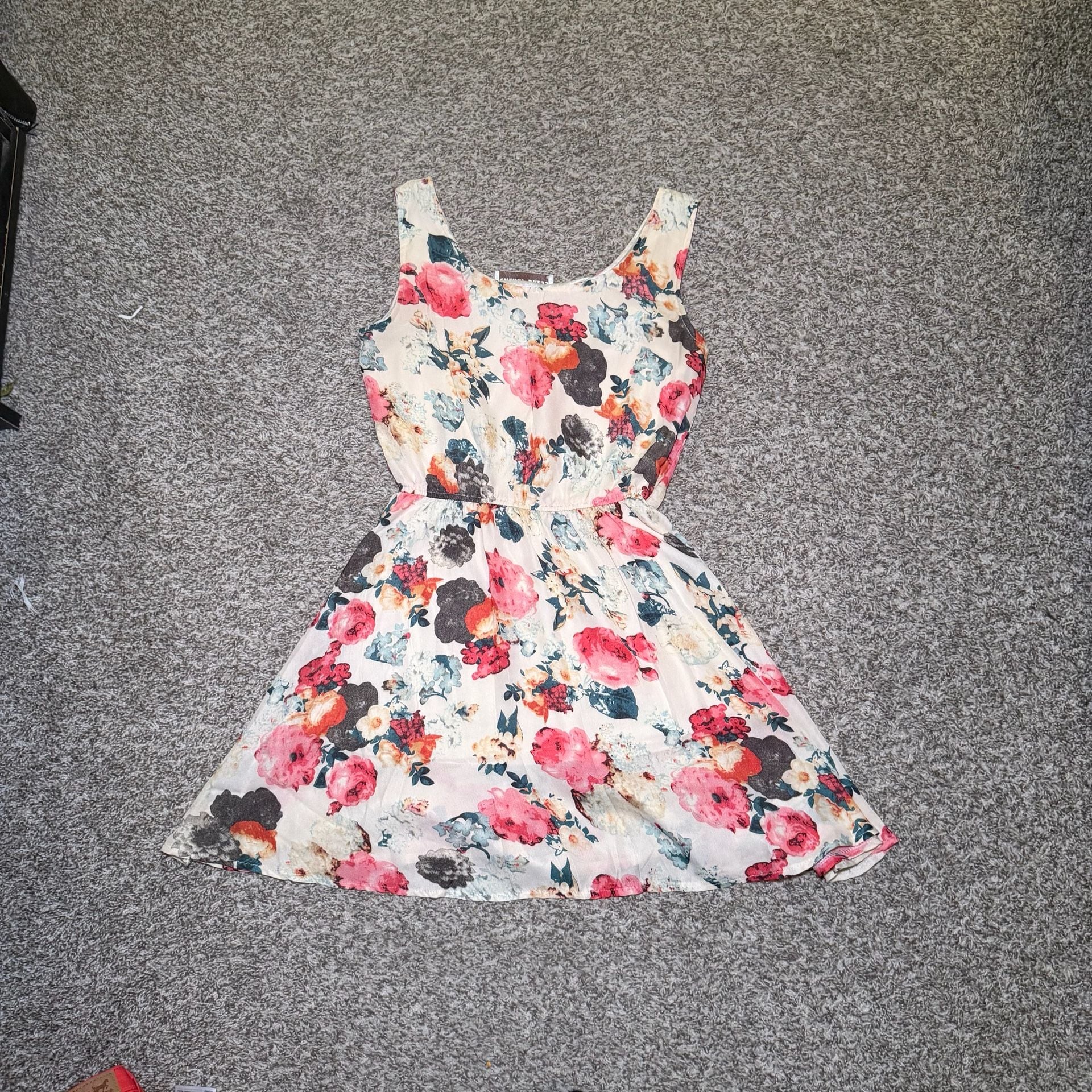 Cherry Dress Floral Fit & Flare Mini Dress Women’s Small Sleeveless Boho Summer 8