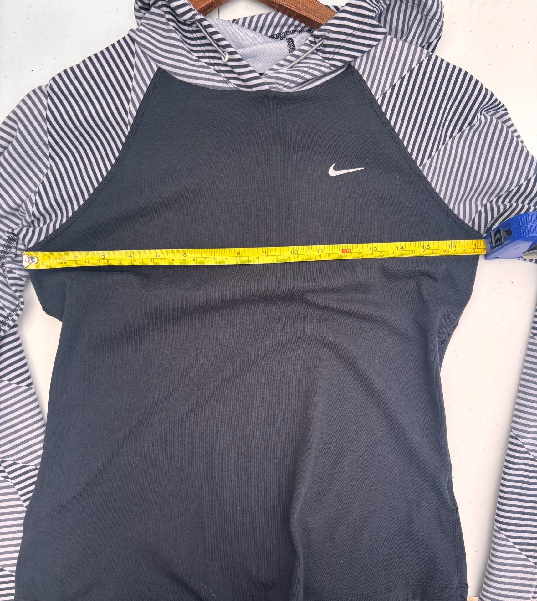 Nike Dri-FIT Women's Small Black Striped Hooded Performance Running Top 10