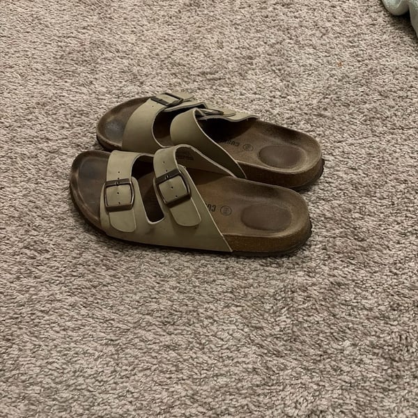 CUSHIONAIRE Women's Lane Cork Footbed Sandal with +Comfort in Stone Nubuck