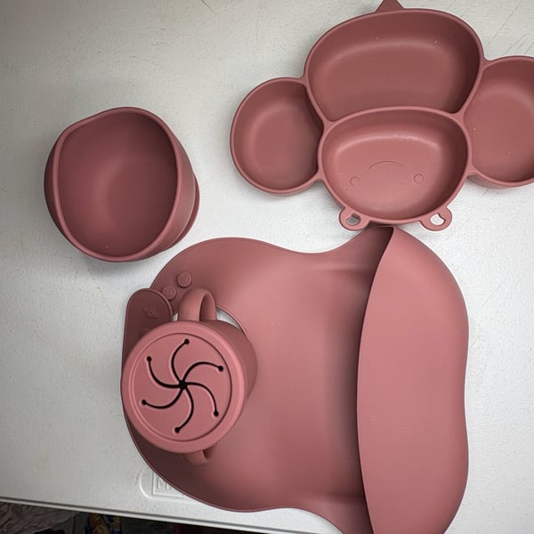 HippoBaby Silicone Baby Feeding Set with Bear Divided Plate, Suction Bowl, Bib and Snack Cup - Rose Quartz