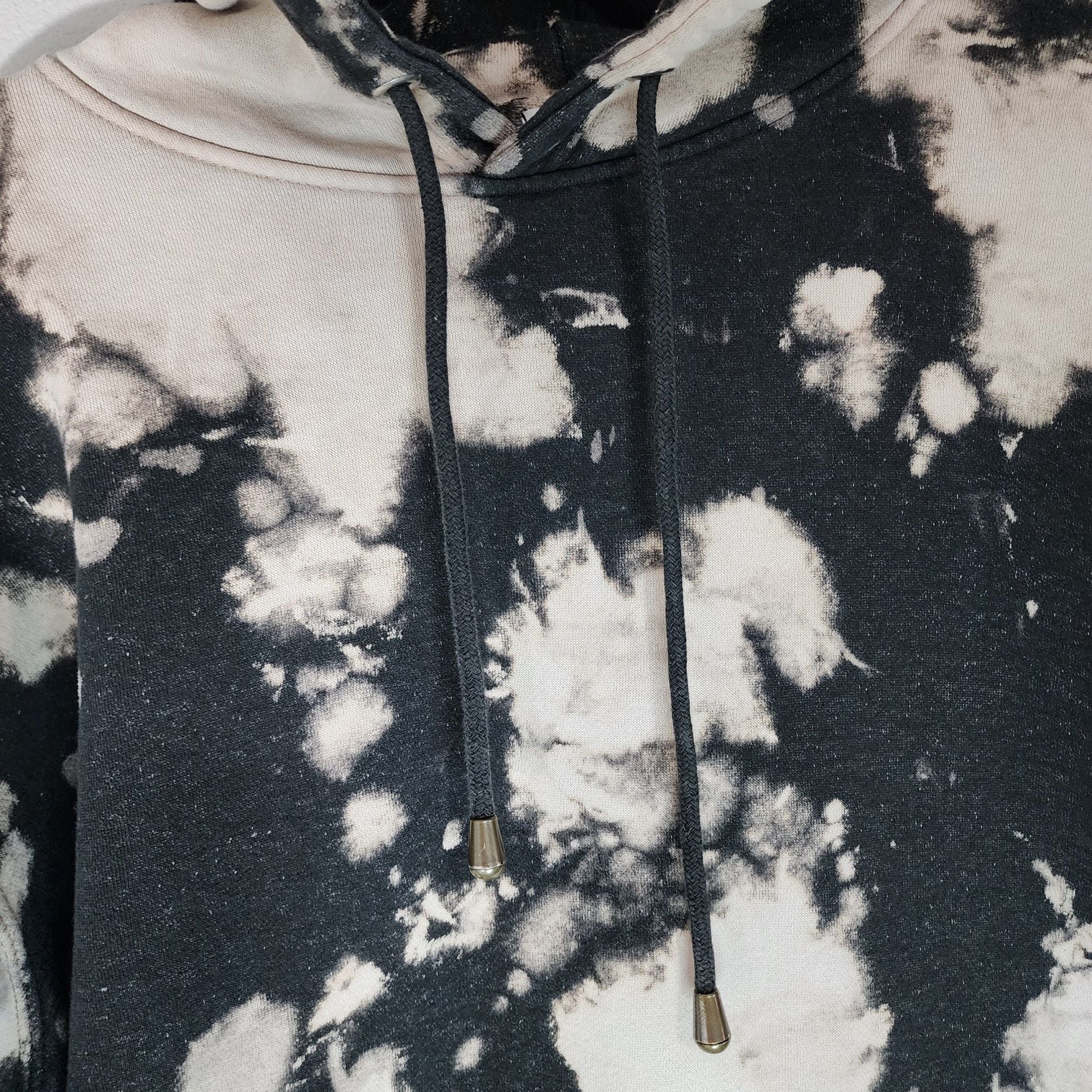 GOLDSHEEP Black and White Bleach Splatter Tie Dye Pullover Hoodie Size Large 4