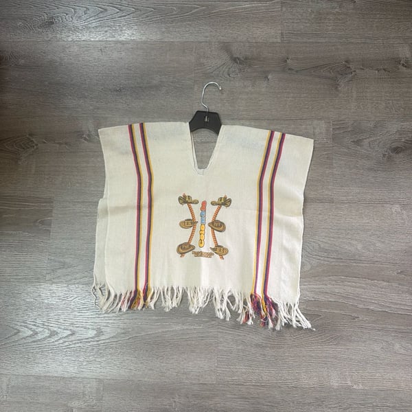Patrimonio Nacional Colombia White Fringe Souvenir Poncho
