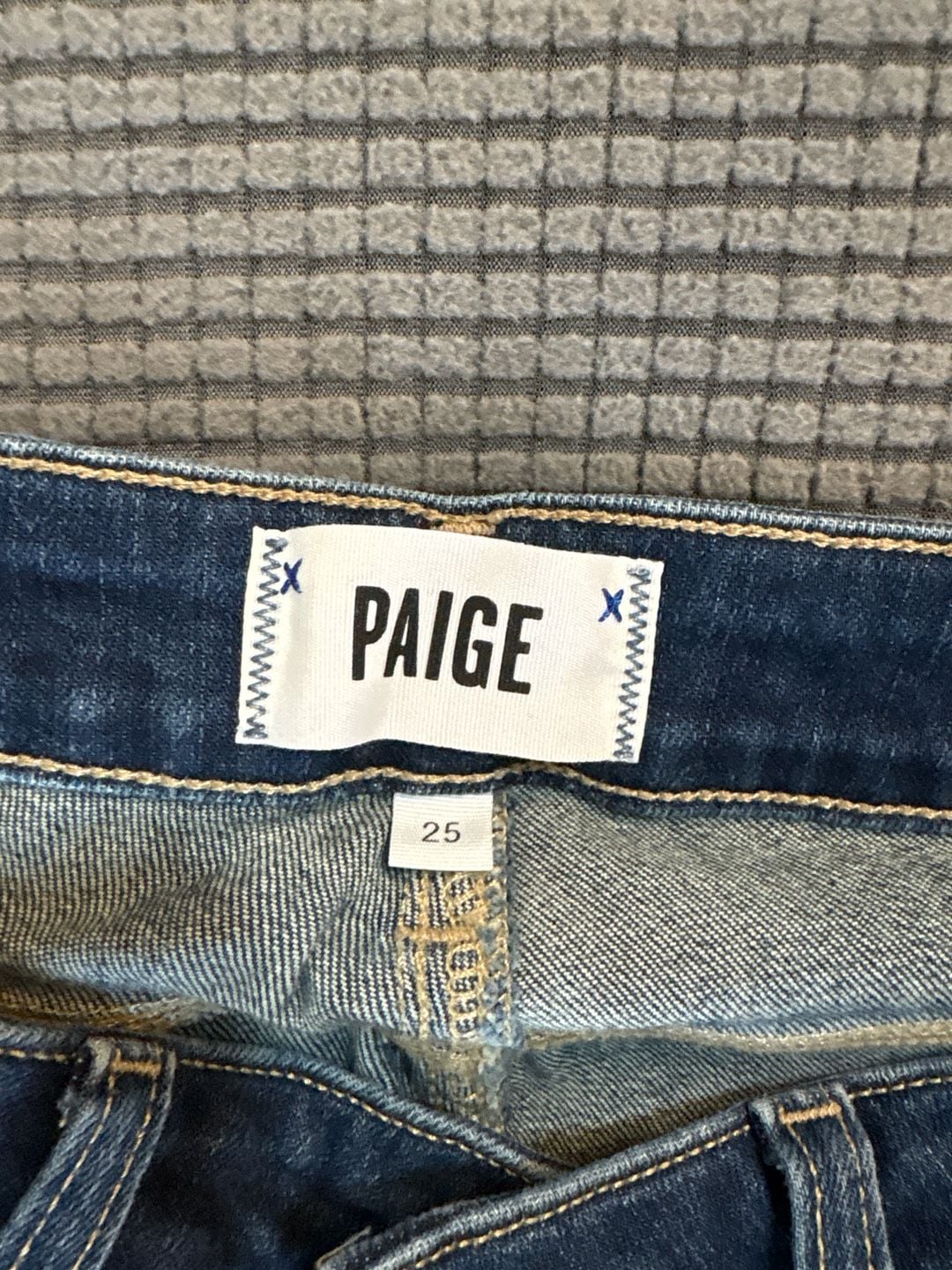 PAIGE Jax Knee Short Cuffed Bermuda Denim Size 25 4