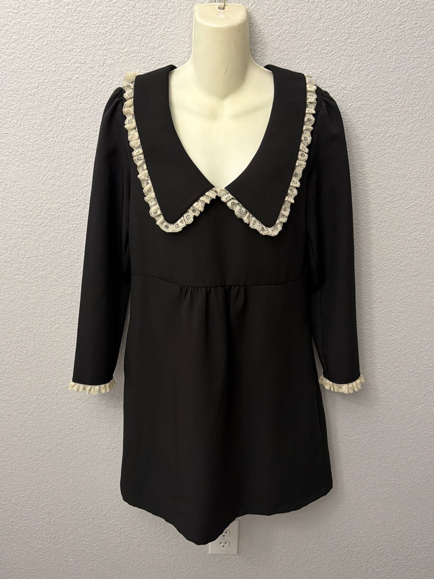 Tuckernuck Black Saxby Dress with Lace Pilgrim Collar Size S 3
