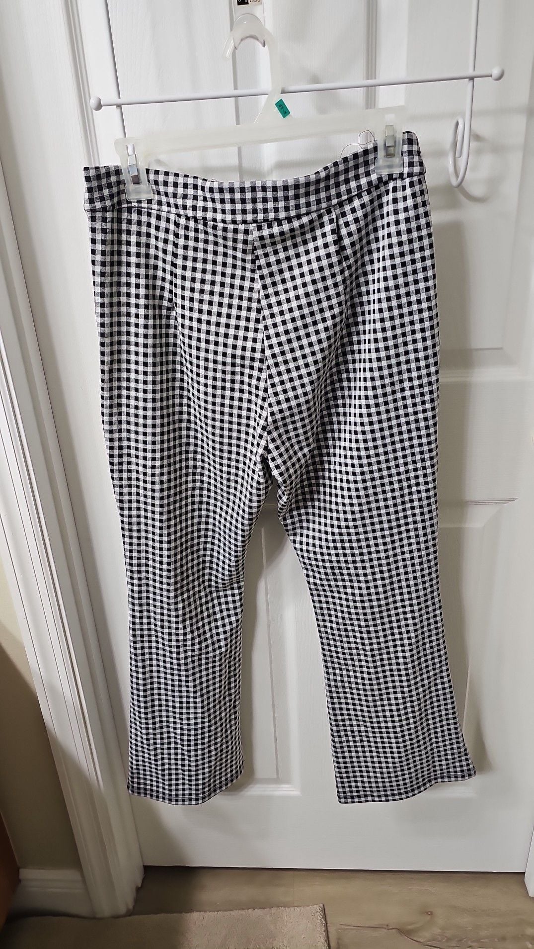 Forever 21 Black & White Gingham Kick Flare Ankle Pants 6