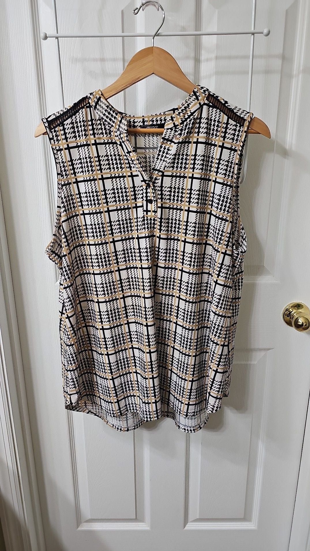 Cure. Womens 1XL Plaid Sleeveless Blouse Houndstooth Lace Inset Shoulder Top 2