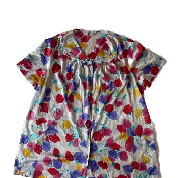 Vintage Vanity Fair 1980s Floral Short Sleeve Pajama Top with Lace Trim