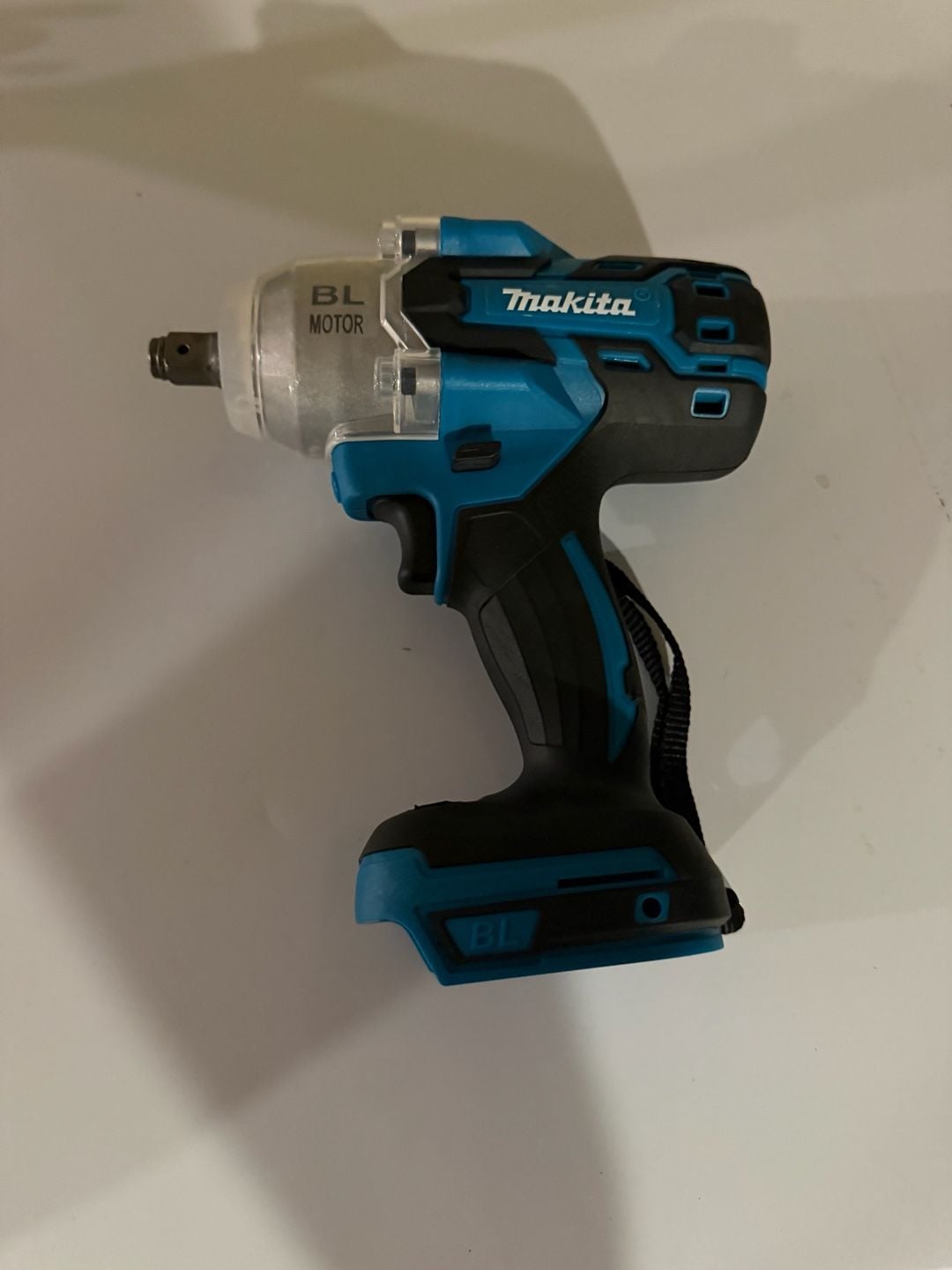 Makita DTW600 18V LXT Brushless Cordless 1/2-Inch High Torque Impact Wrench 1
