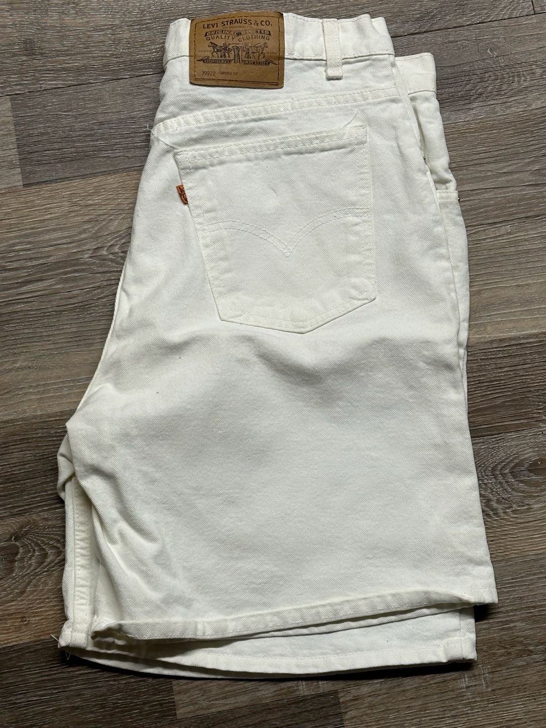 Vintage Levi's 922 Orange Tab White Denim Shorts, Size 16 (XL) — Made in USA 2