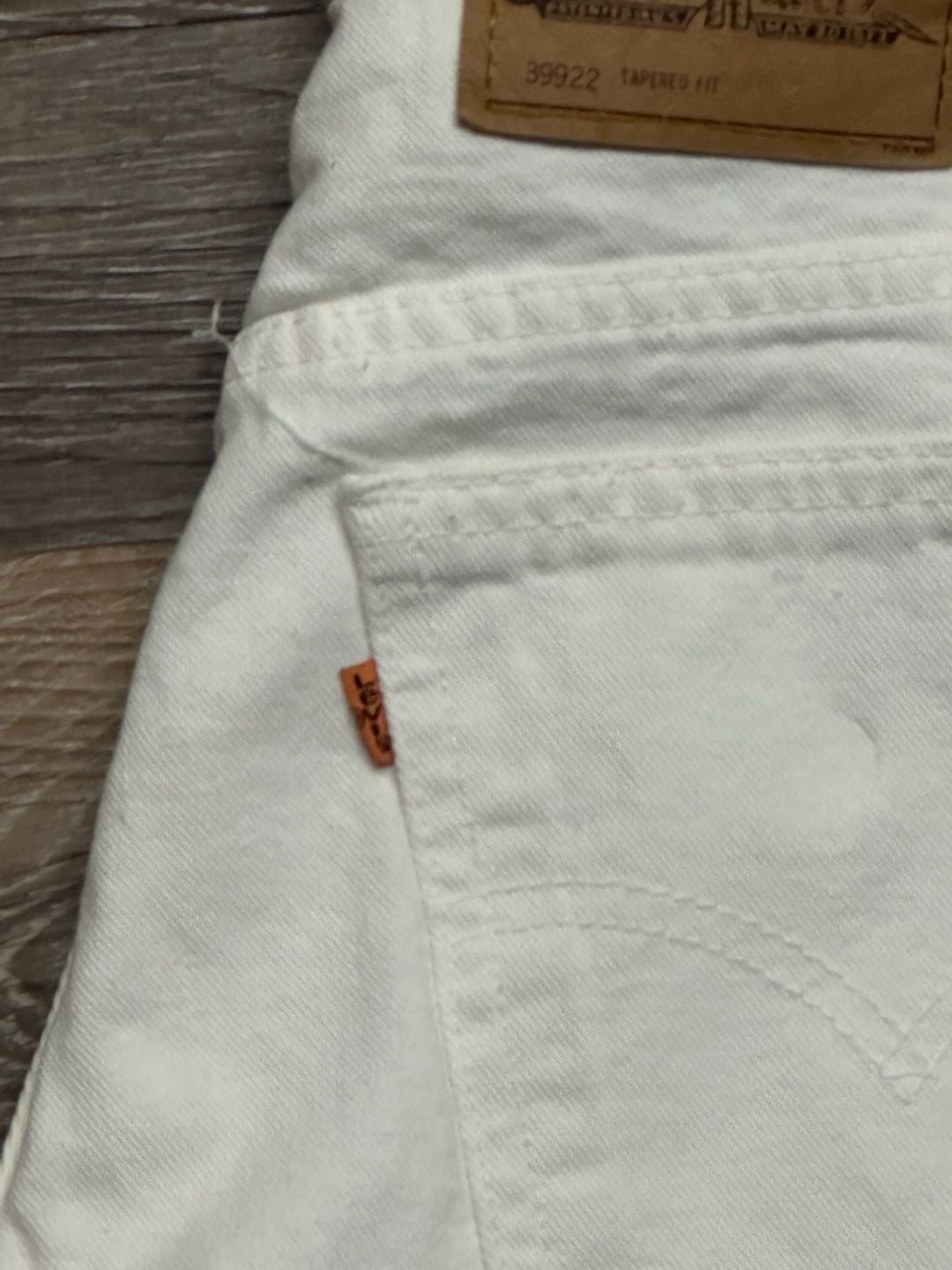 Vintage Levi's 922 Orange Tab White Denim Shorts, Size 16 (XL) — Made in USA 3