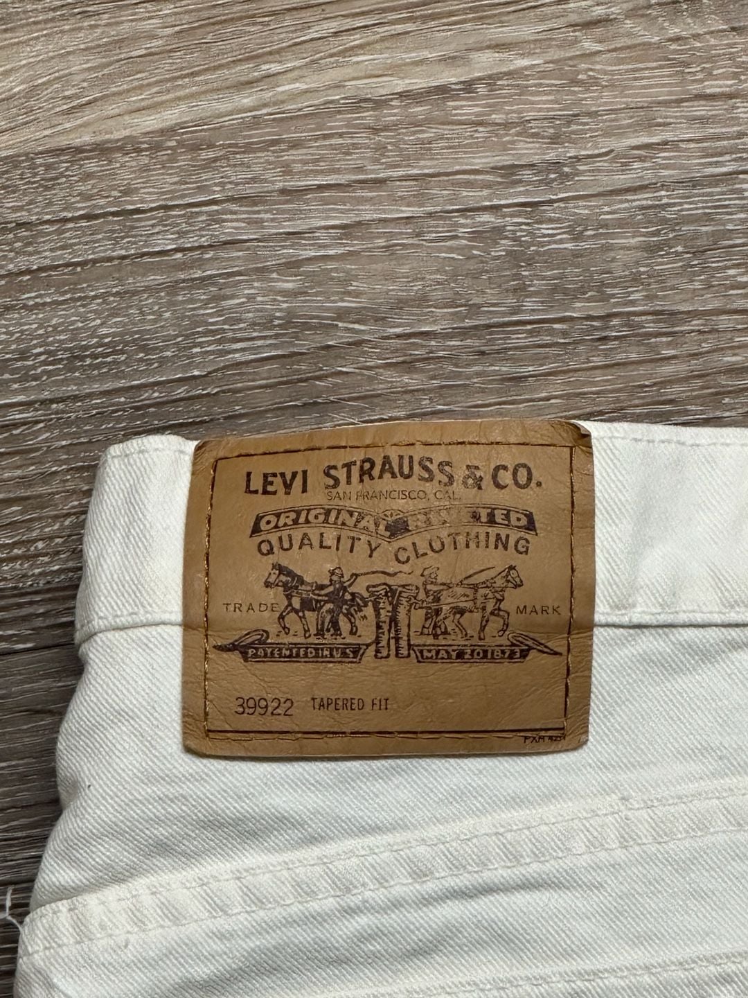 Vintage Levi's 922 Orange Tab White Denim Shorts, Size 16 (XL) — Made in USA 4
