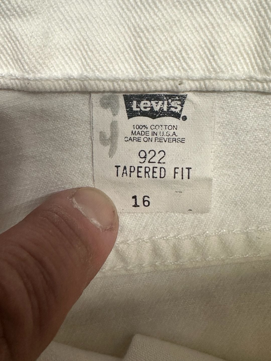 Vintage Levi's 922 Orange Tab White Denim Shorts, Size 16 (XL) — Made in USA 7
