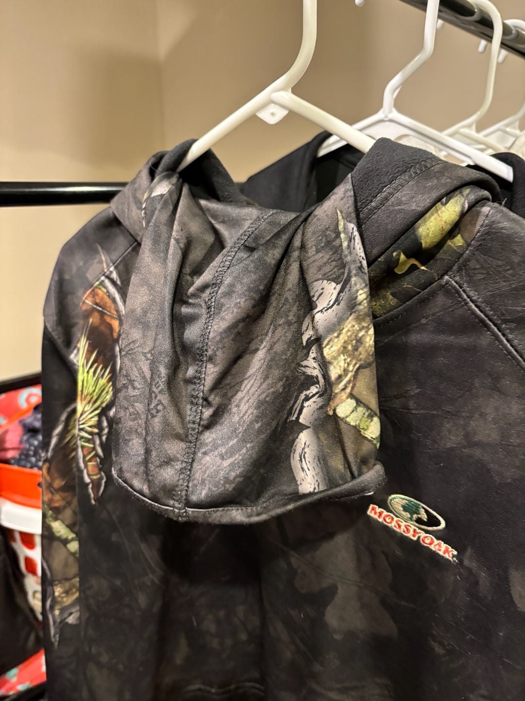 Mossy Oak Eclipse Men's Performance Hunting Hoodie with Built-in Neck Gaiter 6