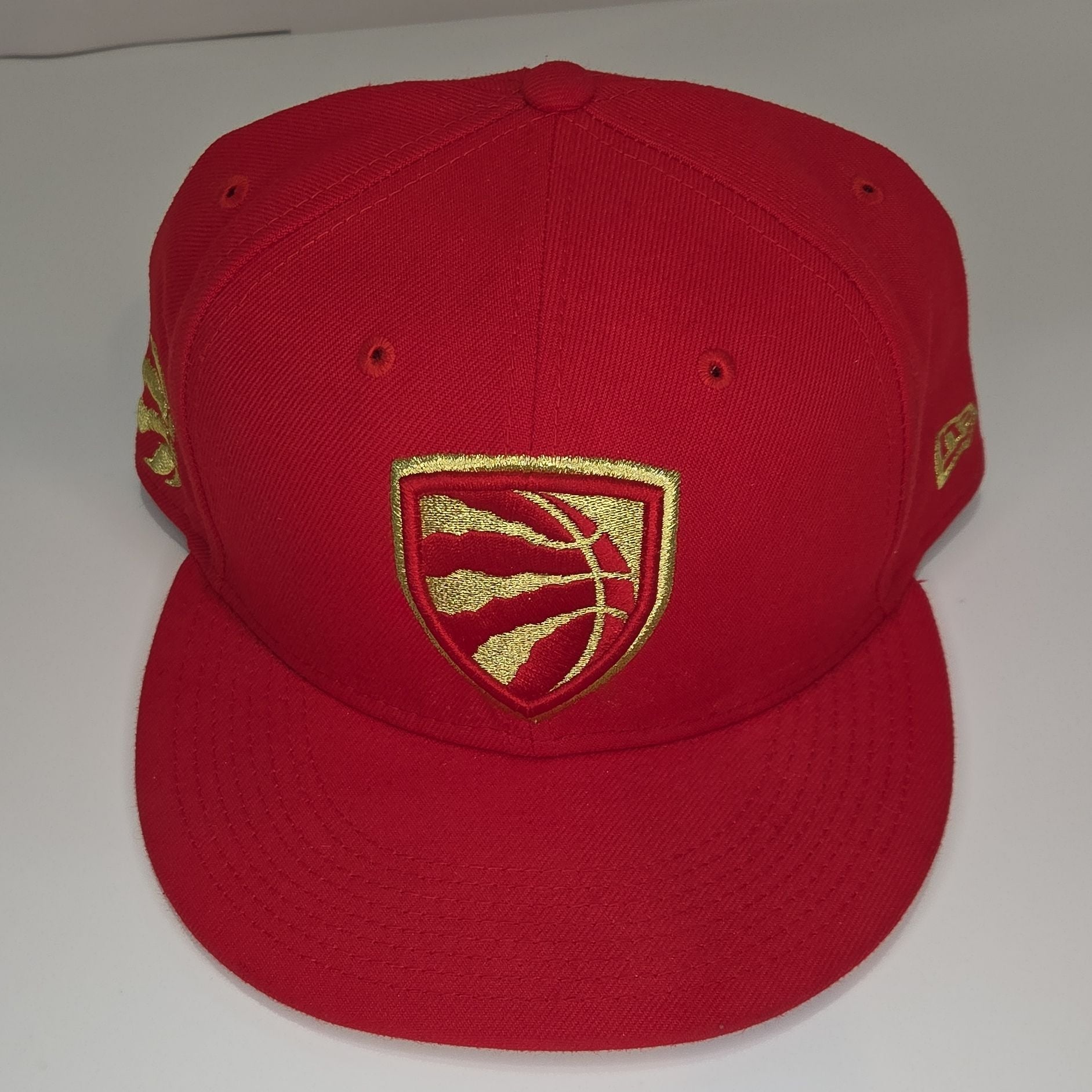 New Era Toronto Raptors NBA 59FIFTY Fitted Hat Red Gold Shield Logo Size 7 5/8 2