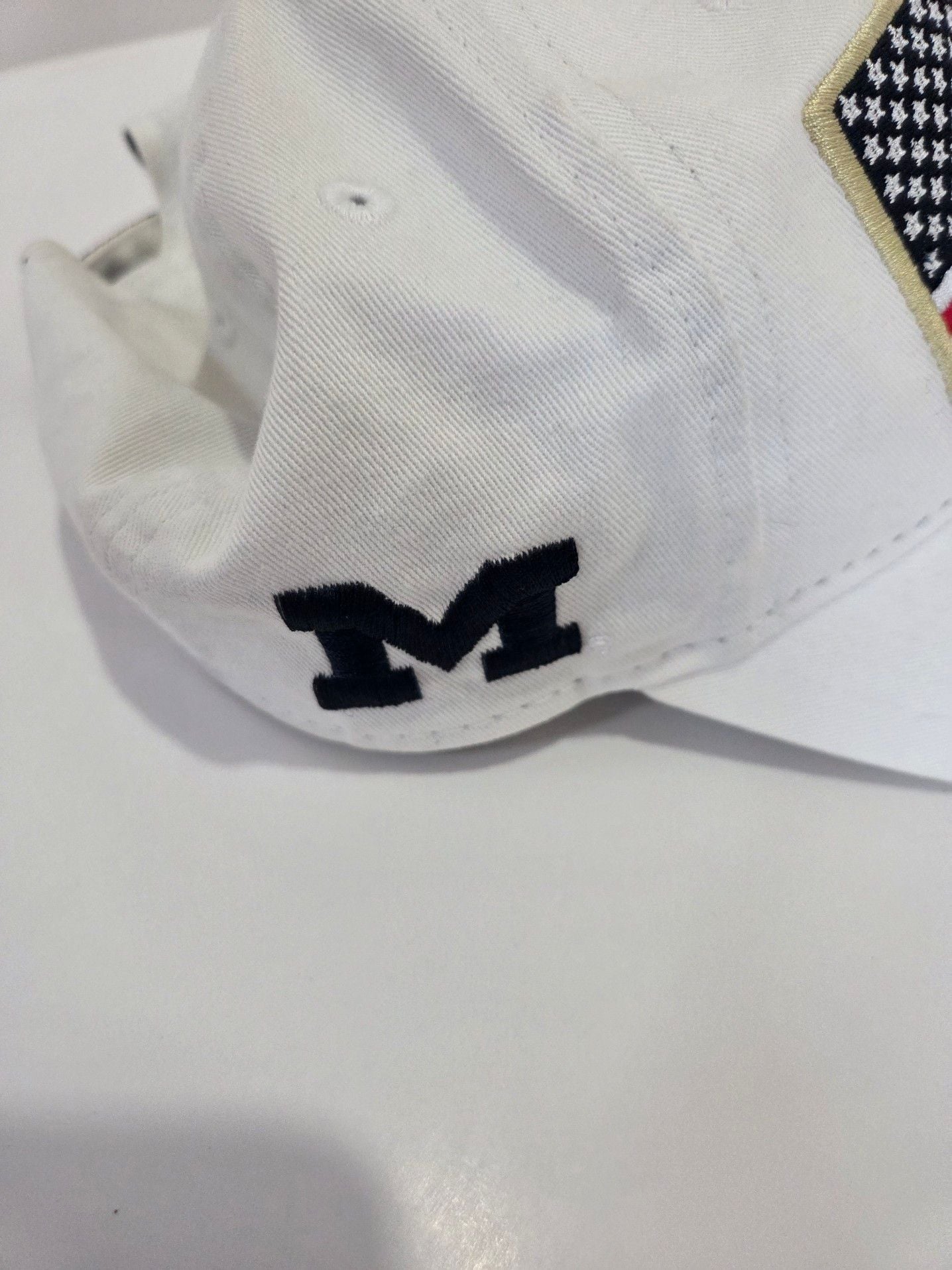 MICHIGAN WOLVERINES WHITE FLAG ADJUSTABLE CAP HAT 3