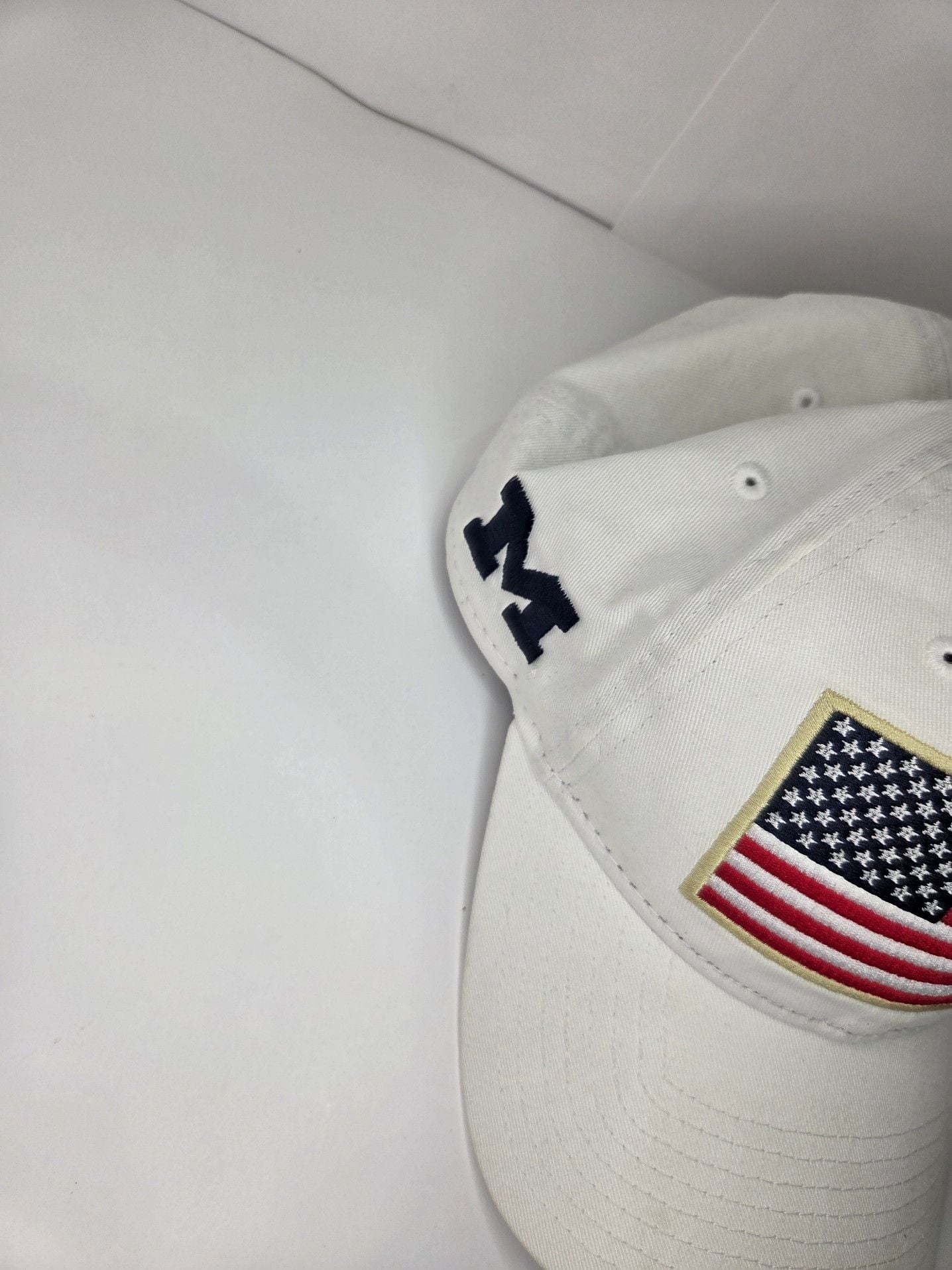 MICHIGAN WOLVERINES WHITE FLAG ADJUSTABLE CAP HAT 4