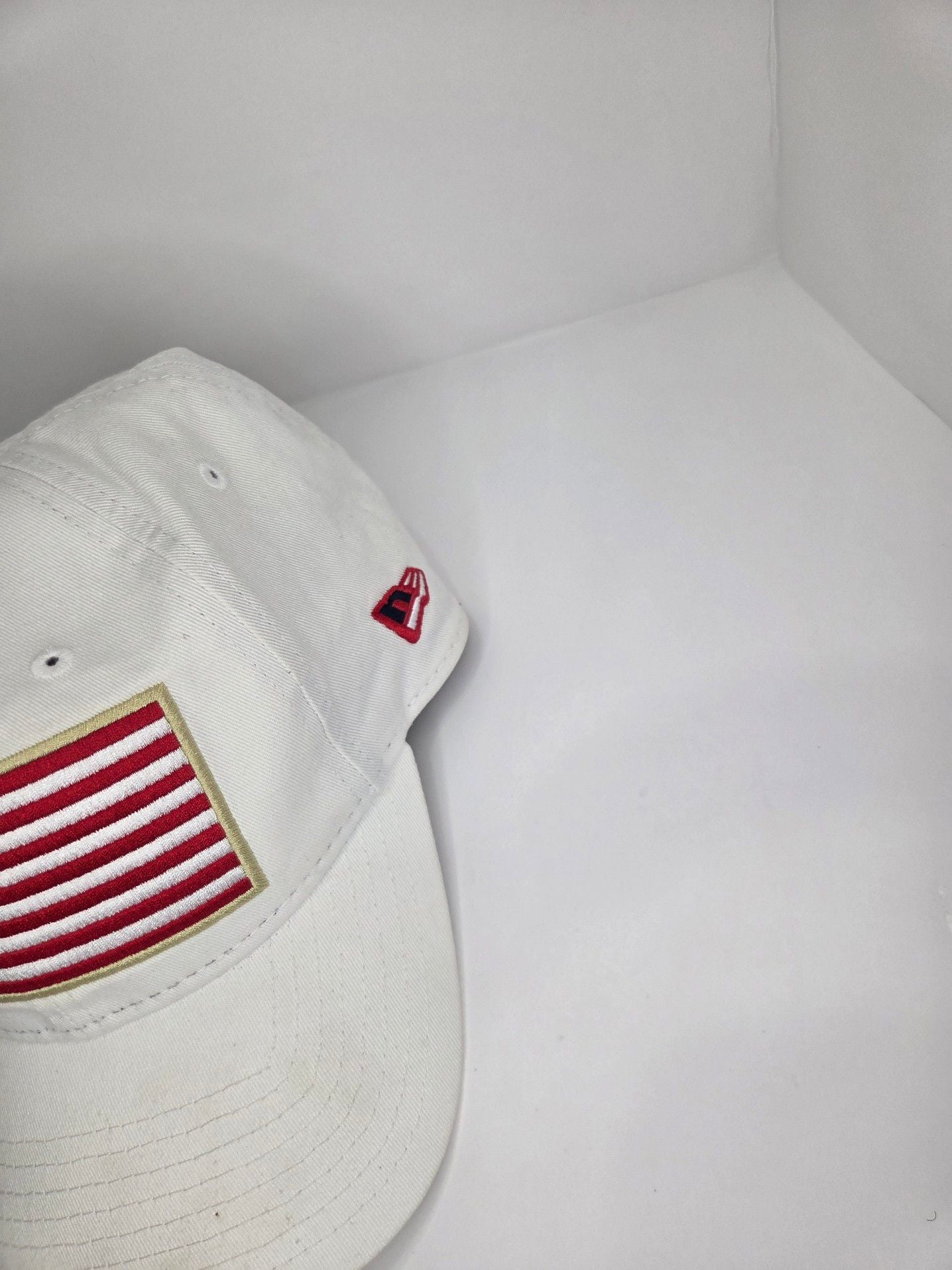 MICHIGAN WOLVERINES WHITE FLAG ADJUSTABLE CAP HAT 5