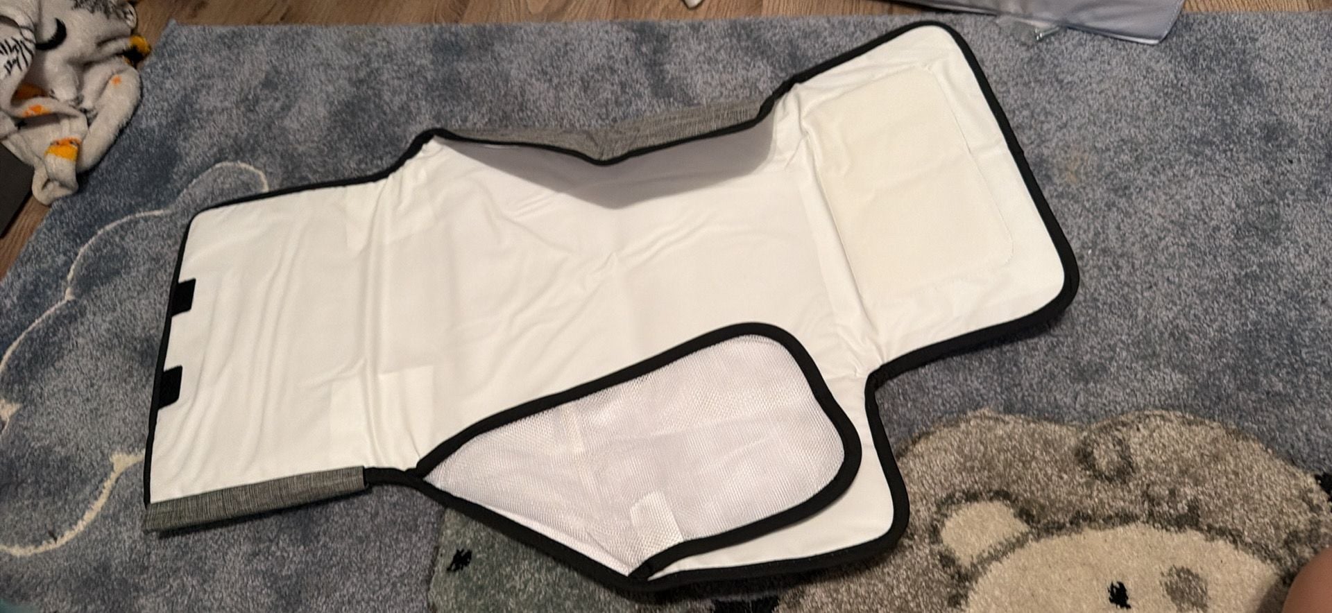 liuliuby Smart Changing Kit Portable Diaper Changing Pad with Wipes Pocket 2