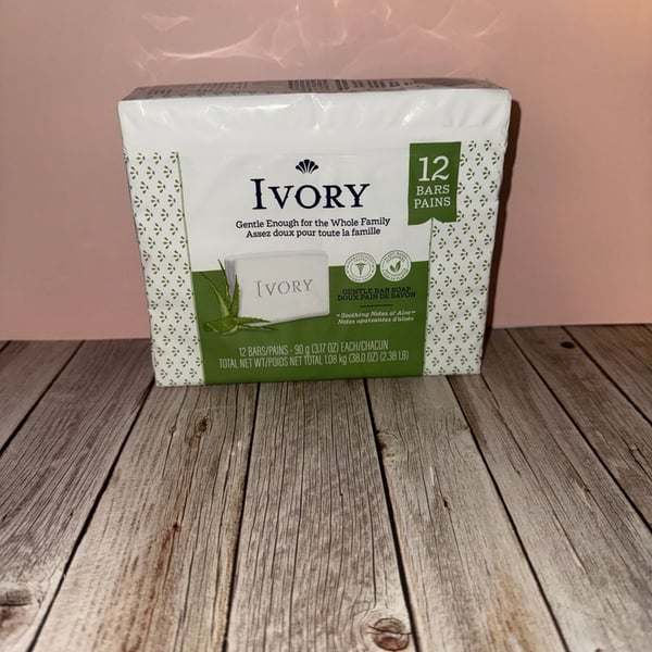 Ivory Gentle Bar Soap Soothing Notes of Aloe 12 Count 3.17 oz Bars