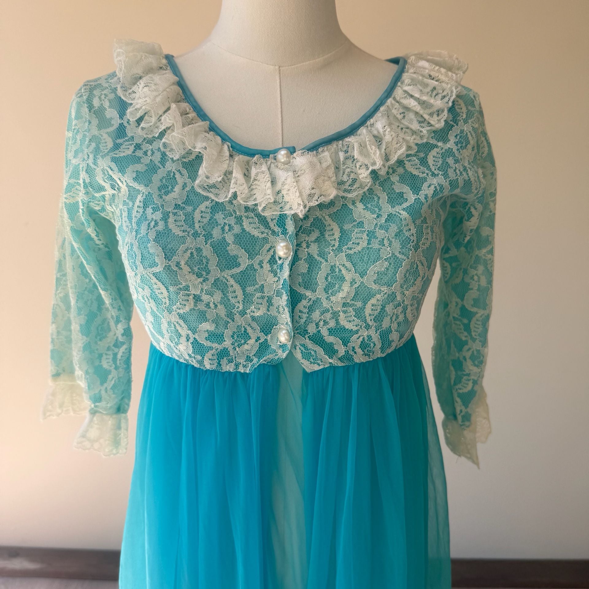 Vintage 1960s Belle Smith Turquoise Nylon Peignoir Set Lace Dress and Sheer Robe 11