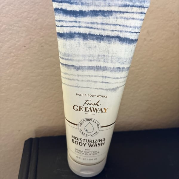 Bath & Body Works Fresh Getaway Moisturizing Body Wash with Shea & Cocoa Butter 10 fl oz