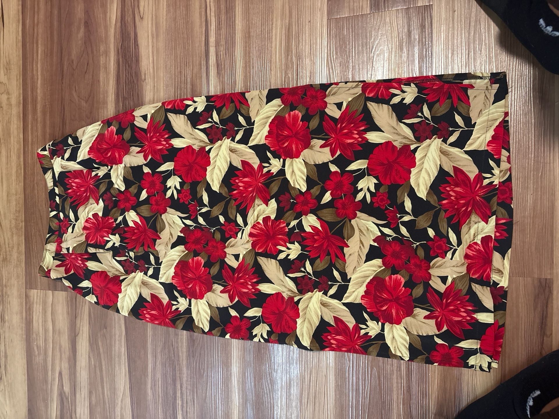 VTG Briggs Red and Black Tropical Hawaiian Floral Maxi Skirt Small USA made 2