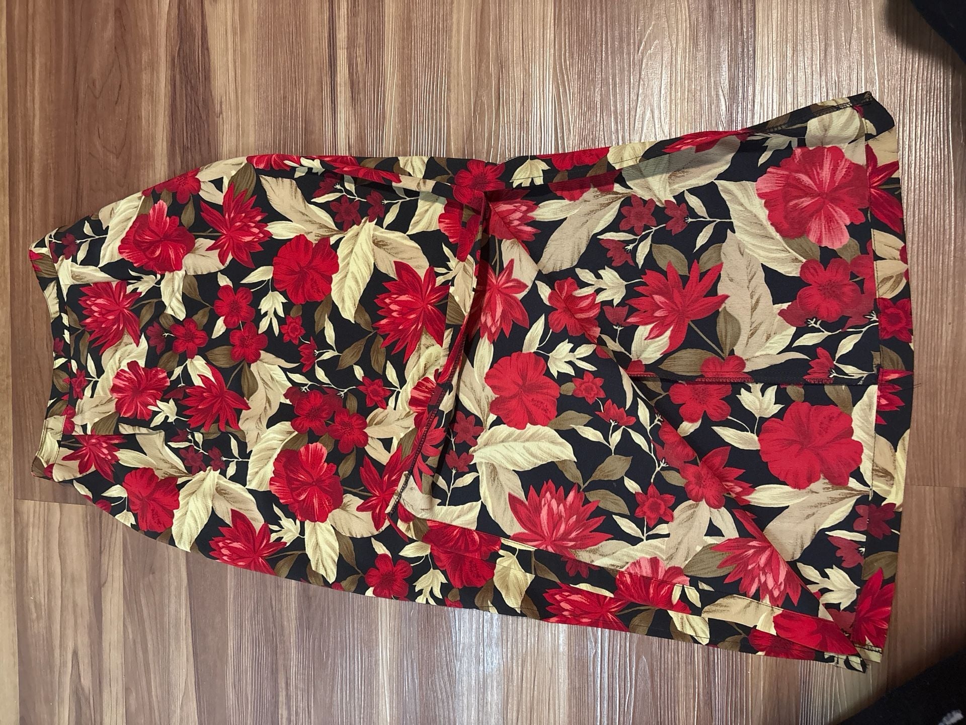 VTG Briggs Red and Black Tropical Hawaiian Floral Maxi Skirt Small USA made 3