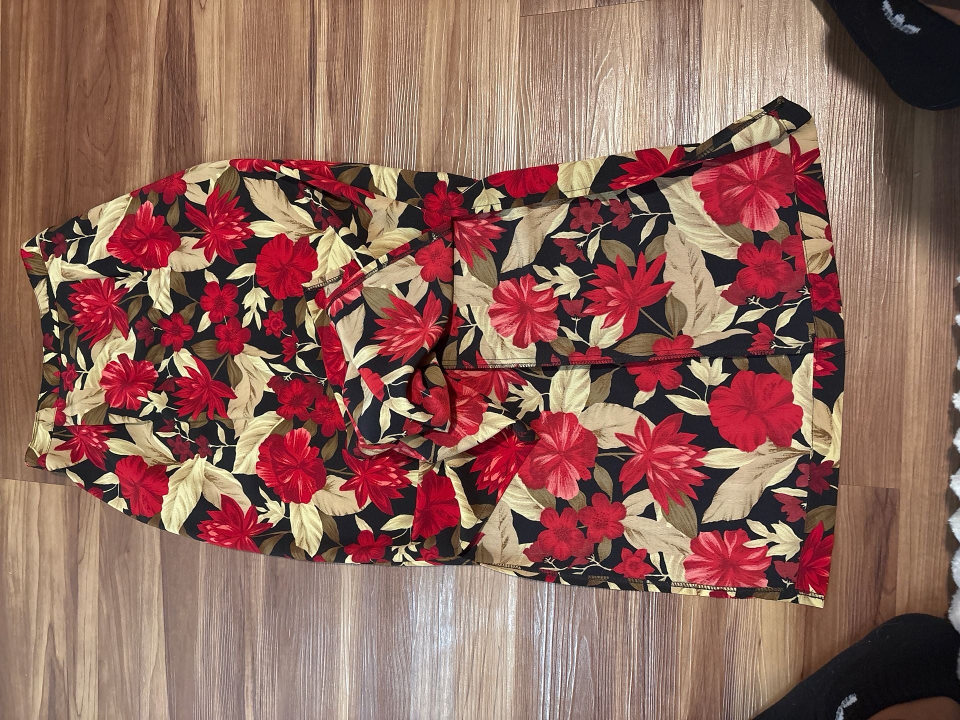 VTG Briggs Red and Black Tropical Hawaiian Floral Maxi Skirt Small USA made 4